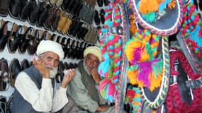 Une boutique de chappals au Pakistan