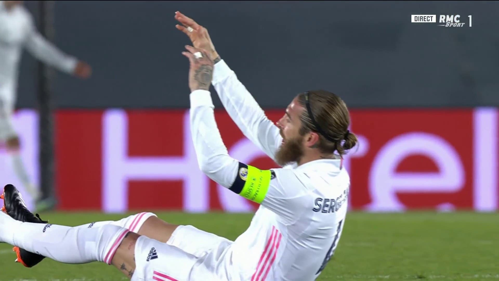 La réaction de Sergio Ramos au loupé de Vinicius La réaction de Sergio Ramos au loupé de Vinicius