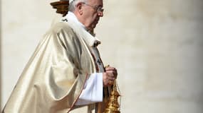 Le pape François a béatifié, dimanche, le pape Paul VI, devant une place Saint-Pierre noire de monde.