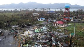 Le typhon, doté d'un front de 600 km, a frappé les provinces orientales de Leyte et Samar