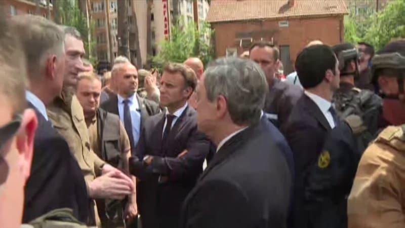Ukraine: Emmanuel Macron en visite à Irpin, dans un quartier en partie détruit par les bombardements