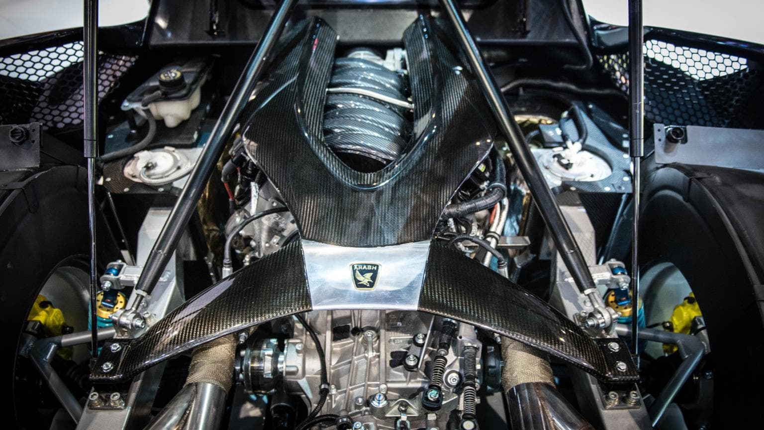 Le modèle est équipé d'un puissant V8 de 918 chevaux.
