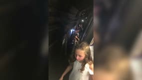 Paris: bloqués durant 2h, ils quittent le métro… par les voies