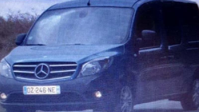 Le fourgon Mercedes "Citan" bleu, immatriculé DZ-246-NE, est activement recherchée par les autorités. Le fourgon Mercedes "Citan" bleu, immatriculé DZ-246-NE, est activement recherchée par les autorités.
