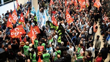 Les trois principaux syndicats de la SNCF (CGT, Unsa et SUD-Rail) appellent à une grève reconductible à partir du 5 décembre de même que les trois syndicats représentatifs de la RATP (Unsa, CGT et CFE-CGC).