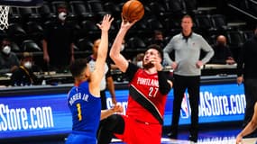 J. Nurkic (POR) au duel avec M. Porter Jr. (DEN) 