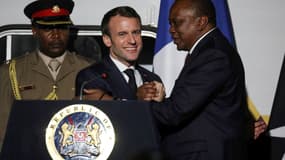 Emmanuel Macron avec le président du Kenya Uhuru Kenyatta