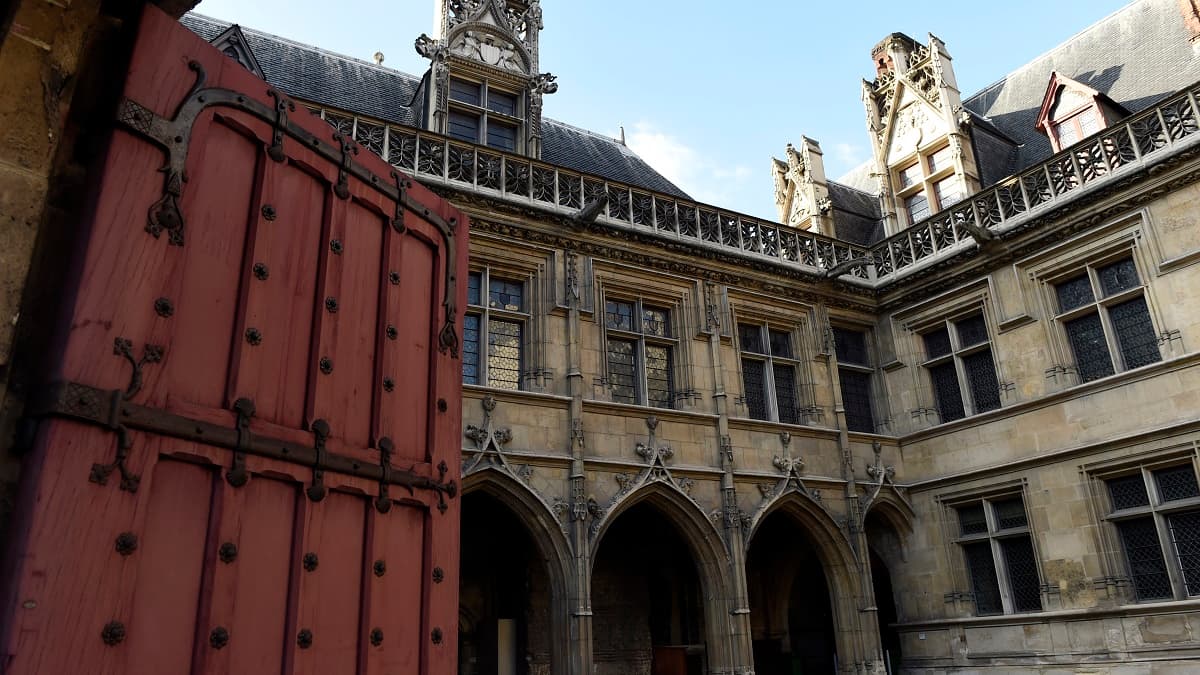 Donnez Ce Chemin Pour Le Logo Du Musée De Cluny