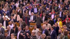 "Ce n'est qu'un au revoir": le très émouvant chant d'adieu aux Britanniques après le vote du Brexit au Parlement européen