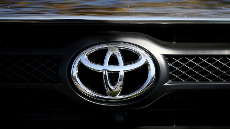 Toyota rappelle 2,3 millions de véhicules, dont 1,6 million à l'étranger.