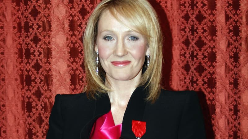 L'auteure de la saga Harry Potter, J.K. Rowling, à Paris pour recevoir la Légion d'Honneur en 2009.