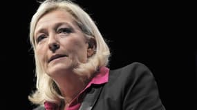 Marine Le Pen a dénoncé jeudi une "course à celui qui sera le plus pauvre" parmi les élus qui publient leur patrimoine depuis plusieurs jours dans un "souci de transparence" après l'affaire Jérôme Cahuzac. /Photo d'archives/REUTERS/Stéphane Mahé