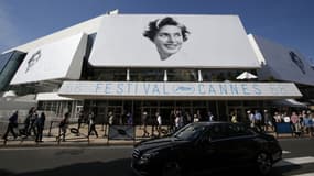 Le Palais des Festivals, orné de l'affiche du 68e Festival de Cannes.
