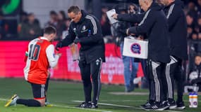 Orkun Kokcu (Feyenoord Rotterdam) rompt le jeune du ramadan pendant un match, le 5 avril 2023