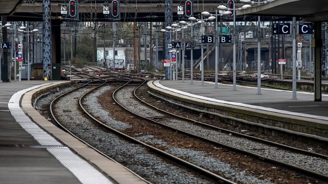 Au 14e jour de grève des agents SNCF, le taux de participation au mouvement a légèrement faibli. (image d'illustration)