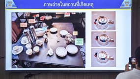 Des images de boissons laissées dans la pièce où six personnes ont été retrouvées mortes la veille, lors d'une conférence de presse au commissariat de police de Lumpini à Bangkok, le 17 juillet 2024.