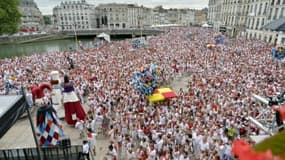 Des milliers de personnes place de la Mairie, lors des Fêtes de Bayonne, le 28 juillet 2016