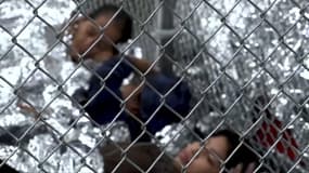 Migrants: Trump renonce à séparer les enfants de leurs parents