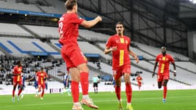 Les joueurs de Martigues célèbrent un but contre Dunkerque dans un Stade Vélodrome presque vide, septembre 2024