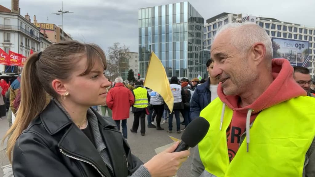 Un manifestant dans le cortège contre la réforme des retraites le 23 mars 2023.