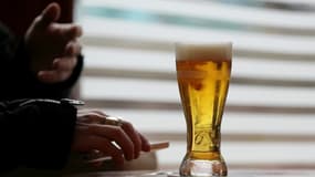 La justice suspend la vente du Baclocur pour traiter l'alcoolisme.