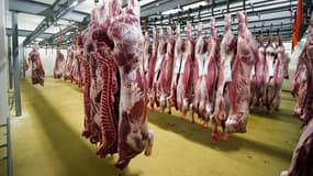 "La marge est tellement courte que si je n'arrive pas à augmenter mon produit à la sortie, je meurs", explique sur RMC le directeur d'un abattoir. (Photo d'illustration)