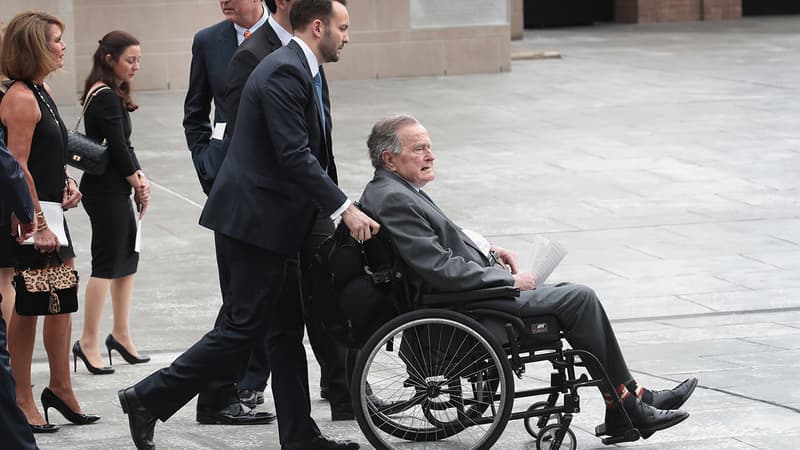 Georges Bush père lors des obsèques de son épouse Barbara.