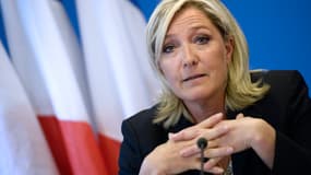 Le parti de Marine Le Pen estime qu'Air France devrait suspendre ses vols vers les pays affectés par le virus Ebola.