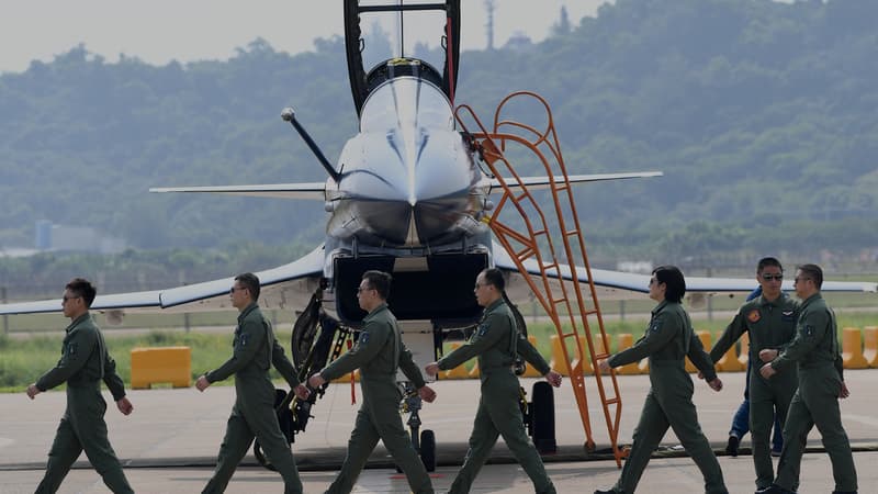 Pour former son armée de l'air, la Chine recrute des pilotes occidentaux. 