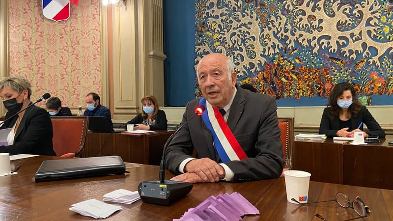 Regarder la vidéo Menton: Yves Juhel relève de ses fonctions son premier adjoint Christian Tudès