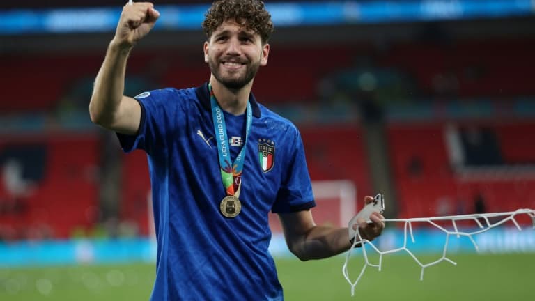 Manuel Locatelli tout juste sacré champion d'Europe avec l'Italie devant l'Angleterre à Wembley, le 11 juillet 2021 Manuel Locatelli tout juste sacré champion d'Europe avec l'Italie devant l'Angleterre à Wembley, le 11 juillet 2021