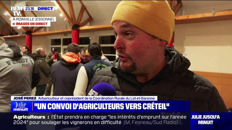 Mobilisation des agriculteurs: le maire de Roinville (Essonne) a mis la salle des fêtes de sa commune à disposition du convoi de la Coordination rurale du Lot-et-Garonne et leur a offert à manger