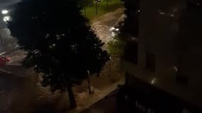 Orage à Paris: des rues inondées dans le 19e  - Témoins BFMTV