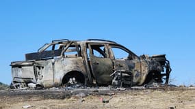 Photo prise le 6 janvier 2024 montrant un véhicule brûlé où cinq corps ont été découverts à Heliodoro Castillo, au Mexique