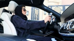 Une Saoudienne s'entraîne à la conduite automobile, le 29 avril 2018 à Ryad - 