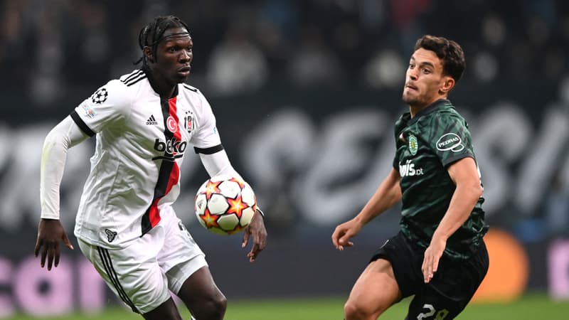 Fabrice N’Sakala (à gauche) avec le Besiktas en 2021