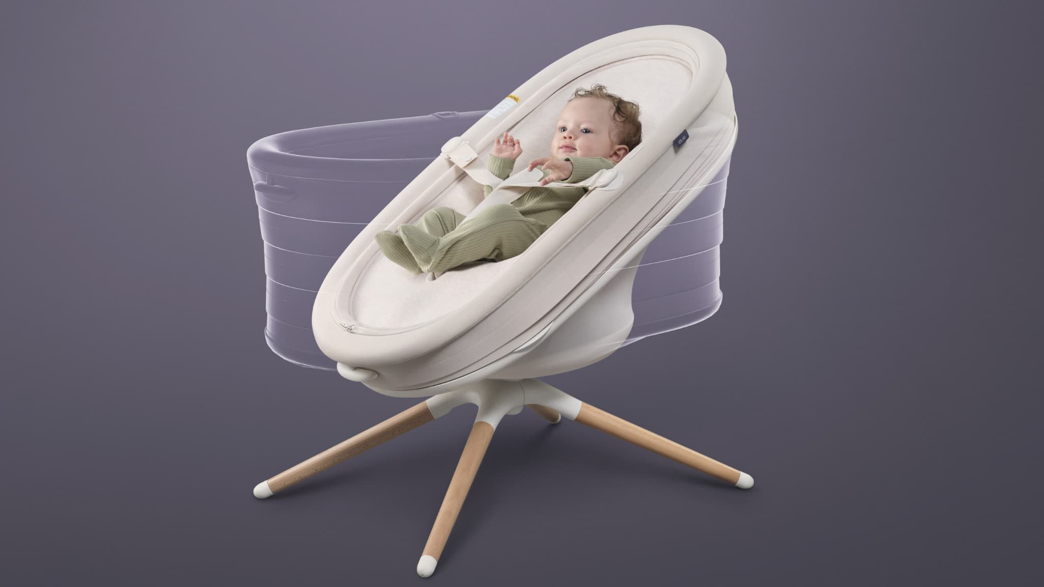 Conçu par Elvie, ce transat peut se transformer en couffin sans avoir à déplacer le bébé.