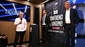 Vincent LABRUNE, Jérôme CAZADIEU et Nicolas DE TAVERNOST lors de la présentation de Ligue 1+ le 08/08/2025