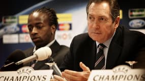 Sidney Govou au côté de Gérard Houllier