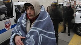 Un immigré afghan près de Calais. Selon le ministre de l'Intérieur, Brice Hortefeux, l'objectif de reconduites à la frontière d'étrangers en situation illégale sera presque atteint en 2010, le chiffre de 25.500 ayant été enregistré depuis le début de l'an