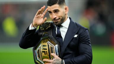 Ilia Topuria avec sa ceinture de champion UFC au stade Santiago-Bernabeu de Madrid, le 25 février 2024