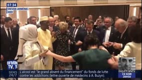 Les quelques pas de danse d'Emmanuel et Brigitte Macron à Erevan, en Arménie