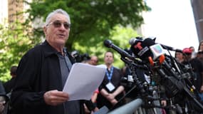 Robert De Niro le 28 mai 2024 près du tribunal de New York pour attaquer Donald Trump, un "clown" qui pourrait devenir un "tyran" selon lui.