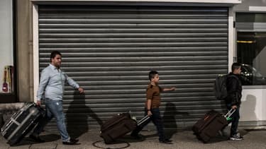 Une famille originaire d'Irak arrive à Bellegarde-sur-Valserine, dans l'Ouest de la France.