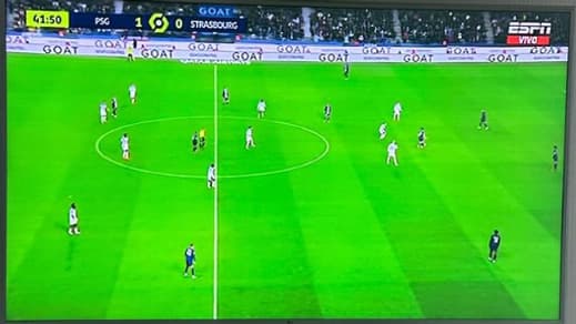 Messi a suivi le match de ses coéquipiers à la TV en Argentine Messi a suivi le match de ses coéquipiers à la TV en Argentine