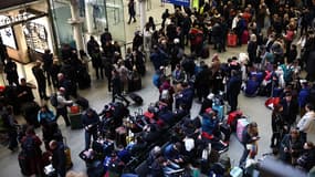 Les passagers en gare de St Pancras à Londres, le samedi 30 décembre 2023