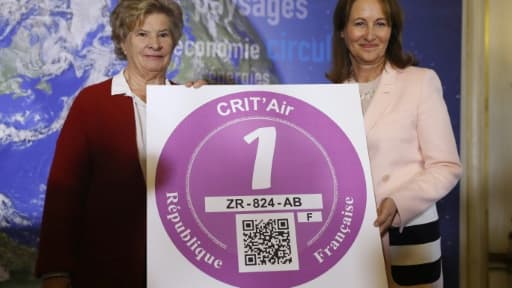 La ministre de l'Ecologie, Segolene Royal présente la vignette "Crit'Air", le 5 janvier à Paris La ministre de l'Ecologie, Segolene Royal présente la vignette "Crit'Air", le 5 janvier à Paris