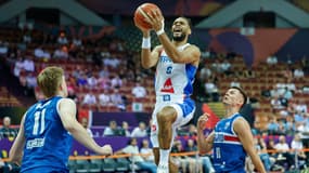 Elie Okobo lors du match France-Islande à l'EuroBasket, 4 septembre 2025