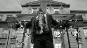 Le CSA envisage d'interdire le clip "Collège Boy" d'Indochine au moins de 18 ans