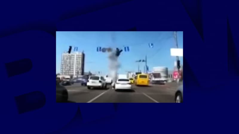 Ukraine: l'impressionnante vidéo d'un débris de missile s'écrasant à côté d'une voiture à Kiev